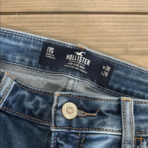 Hollister Flare Wide Leg Jeans with Distressed Details - Picture 4 of 4